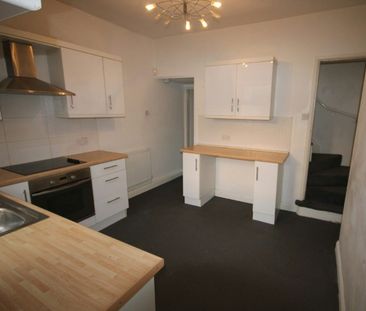 Terraced House to rent on - Photo 1