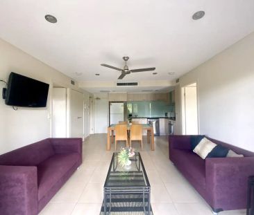 “FULLY FURNISHED 2 BED, 2 BATH UNIT SHORT WALK TO UQ” - Photo 1