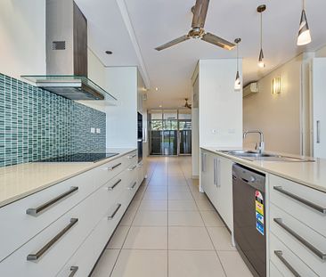 Stylish Apartment in the Heart of Darwin - Photo 3