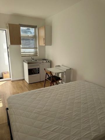 Studio Flat, Hendon, NW4 - Photo 2