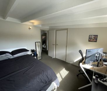 Modern 5-Bedroom Kelburn Living – Ideal for Families or Groups - Photo 4