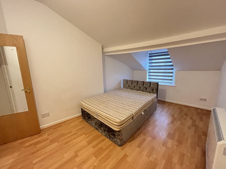 1 bed flat to rent in Albert Road, Bournemouth, BH1 - Photo 2