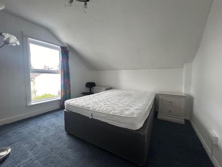 1 bedroom in a house share to rent - Photo 2