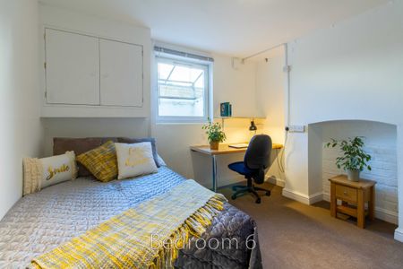 Room 1 - Photo 3