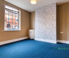 3 BEDROOM House - Terraced - Photo 1