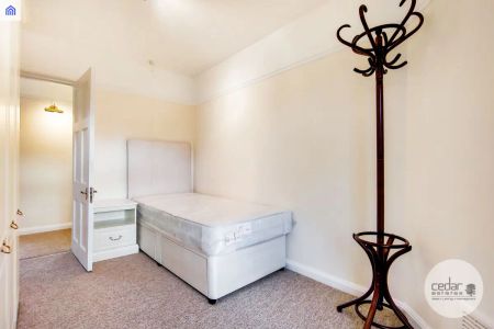 3 bedroom flat in Golders Green - Photo 4