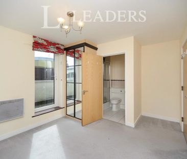 3 bedroom flat to rent - Photo 2