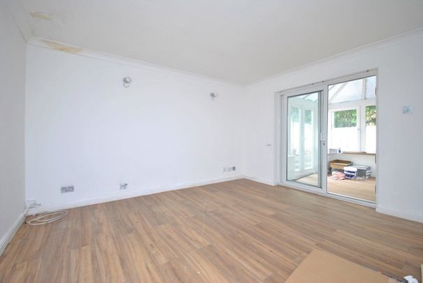 Pullman Mews, London, SE12 - Photo 1