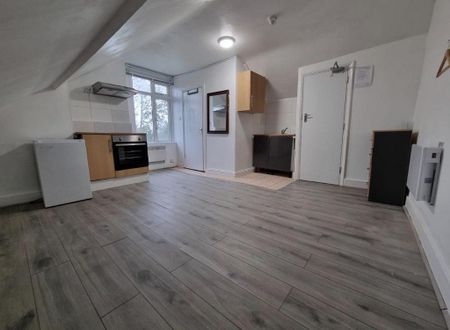 Studio to rent - Photo 2