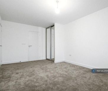 2 bedroom penthouse to rent - Photo 2