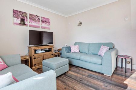 3 bedroom flat to rent - Photo 3