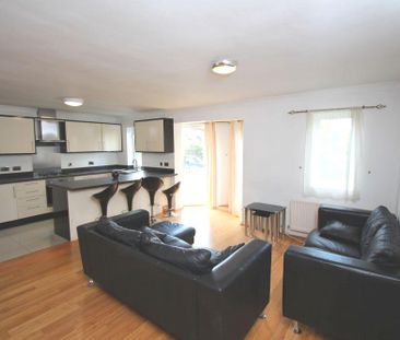 3 bedroom flat to rent - Photo 2