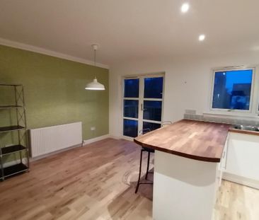 4 bedroom townhouse to rent - Photo 3