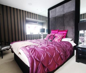 Princess Park Manor, Royal Drive, London, N11 3FL - Photo 2