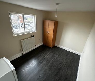 Room in a Shared House, Lansdowne Road, E11 - Photo 2