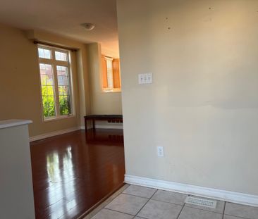 For Lease - 100 Alfred Paterson Drive, Markham, Ontario - Photo 2