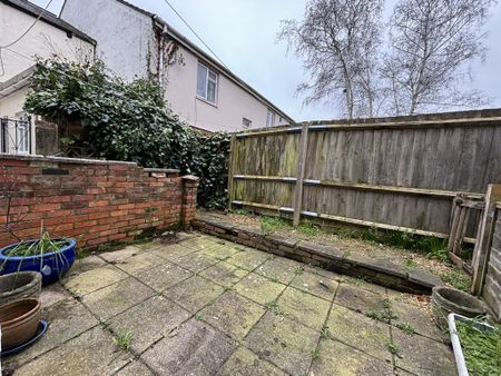 3 bedroom terraced house to rent - Photo 3