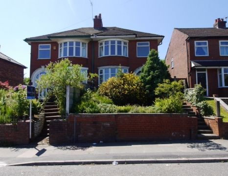 3 Bedroom Semi-Detached House - Photo 1