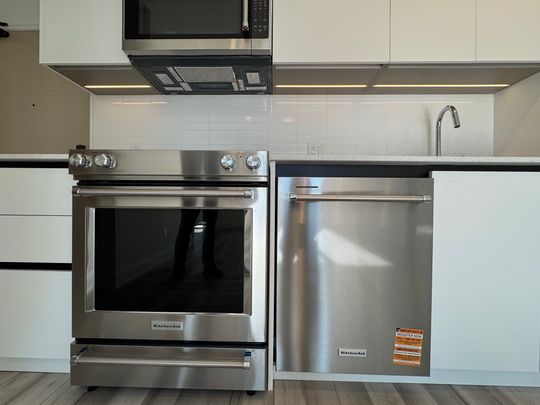 For Lease - 3250 Carding Mill Trail Unit# 530, Oakville, Ontario - Photo 1