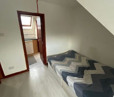 Studio Flat, Buxton Road, LU1 - Photo 2
