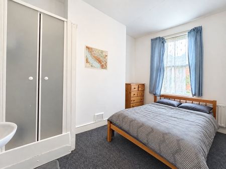 2 Bed Flat, Crayford Road, N7 - Photo 2