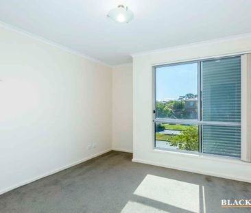 Three bedroom townhouse in perfect location - Photo 6