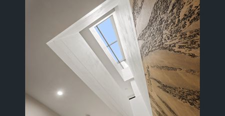 Immaculate studio like never seen before! - Photo 3