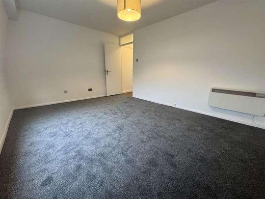 Anstey Lodge, Wellington Road, EN1 - Photo 1