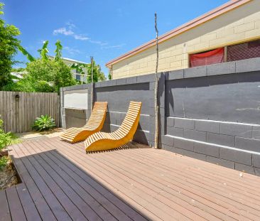 Gorgeous Townhouse in North Ward! - Photo 6