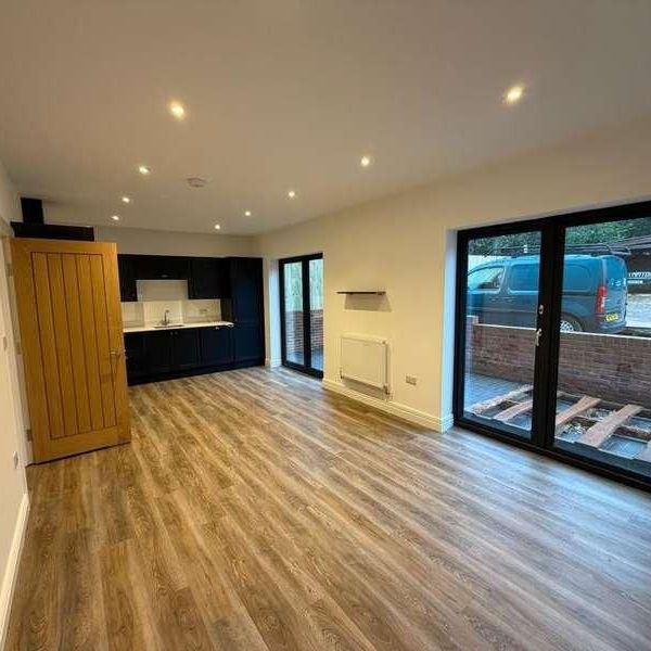 Finchampstead Road, Finchampstead, RG40 - Photo 1