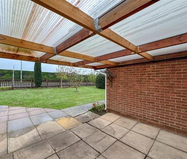 4 bedroom detached bungalow to rent - Photo 2