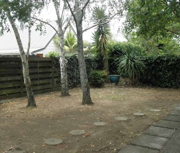 Accross From Sylvia Park - Photo 2