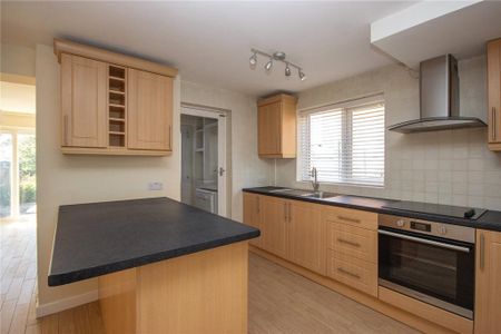 3 bedroom semi-detached house to rent - Photo 4