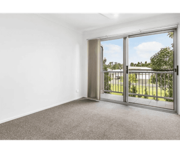 Classy & Modern Townhouse - Overlooking Park Land - Photo 1