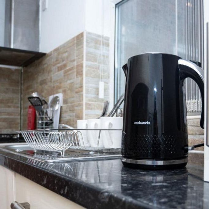 1 bedroom in a house share to rent - Photo 1