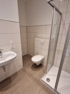 Streitsberg 4, Wohnung 2 ~~~ Küche von Vormieter möglich, Maisonette, Balkon Tageslichtbad mit Wanne und Dusche, Gäste-WC, Keller - Photo 3