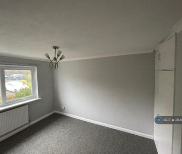 3 bedroom end of terrace house to rent - Photo 1