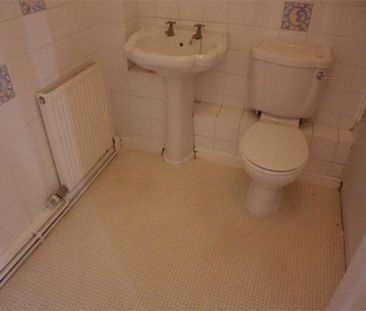 3 bedroom terraced house to rent - Photo 6