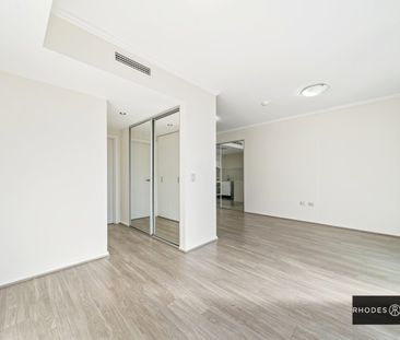 Stunning Studio with Park Views! - Photo 2