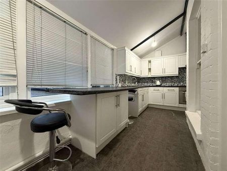 Avenue House, Searle Street, Crediton, Devon, EX17 - Photo 4