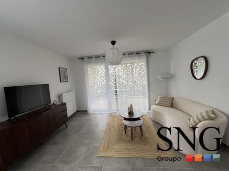 T3 AVEC TERRASSE ET DEUX PARKINGS - Photo 2