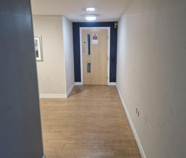 3 bedroom flat to rent - Photo 6