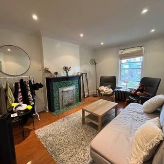 2 Bedroom + Den, 2nd Floor Apartment - Grace Street - Photo 1