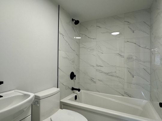 Mtl-Nord près de tous les services: condos locatifs neufs, offerts en location non-meublés. - Photo 1