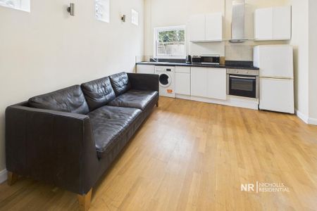 2 bedroom flat to rent - Photo 2