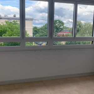 Appartement 4 pièces situé à Tours centre (Sanitas) dans une résidence de 4 étages sans ascenseur. - Photo 2