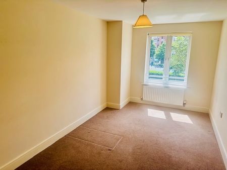 Kingsquarter, Maidenhead - Photo 2