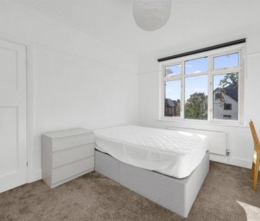 4 bedroom semi-detached house to rent - Photo 3