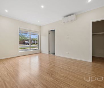 3 BEDROOM FAMILY HOME PLUS STUDY - Photo 1