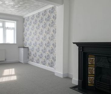 3 bedroom end of terrace house to rent - Photo 3